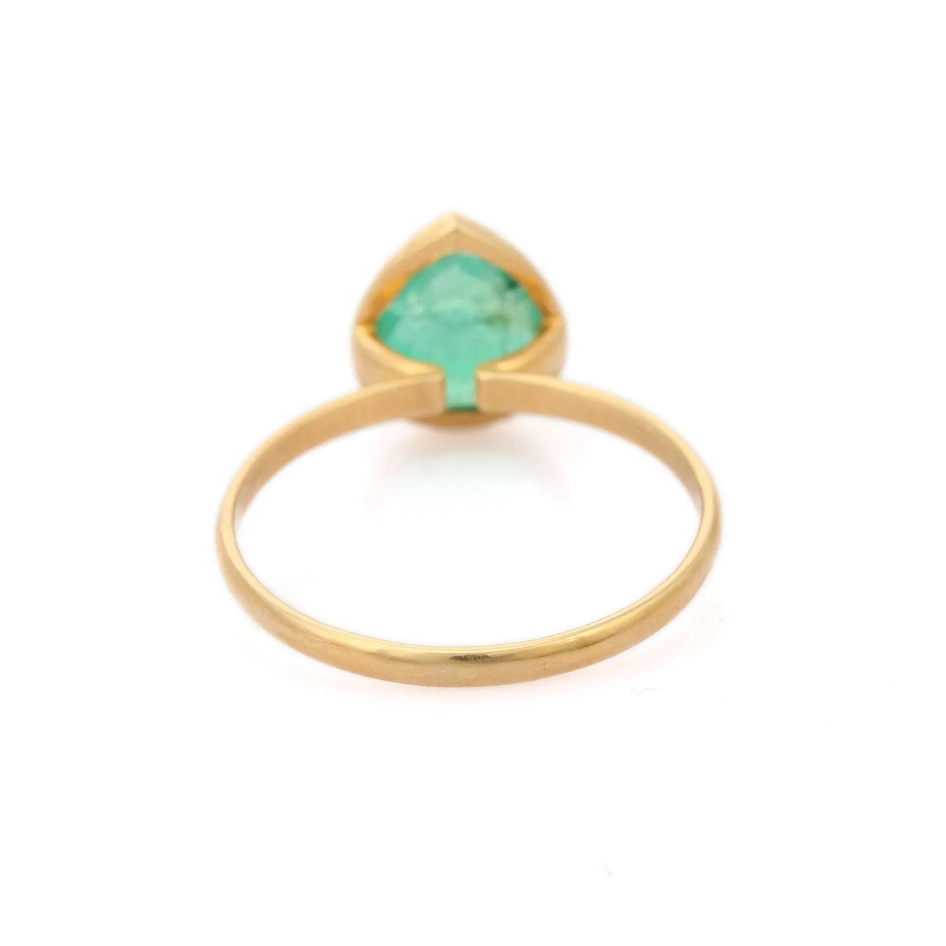 18K Gold Pear Shape Emerald Ring