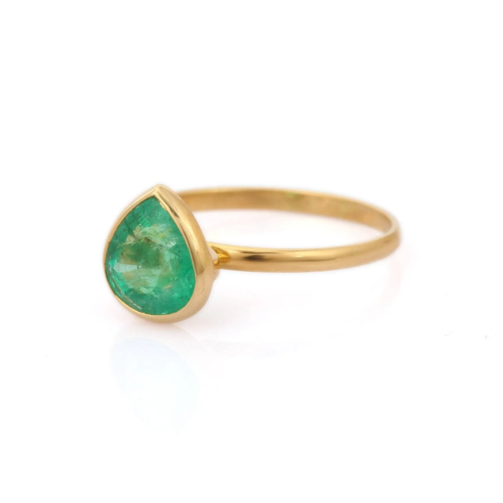 18K Gold Pear Shape Emerald Ring