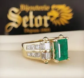 Emerald & Diamond Ring