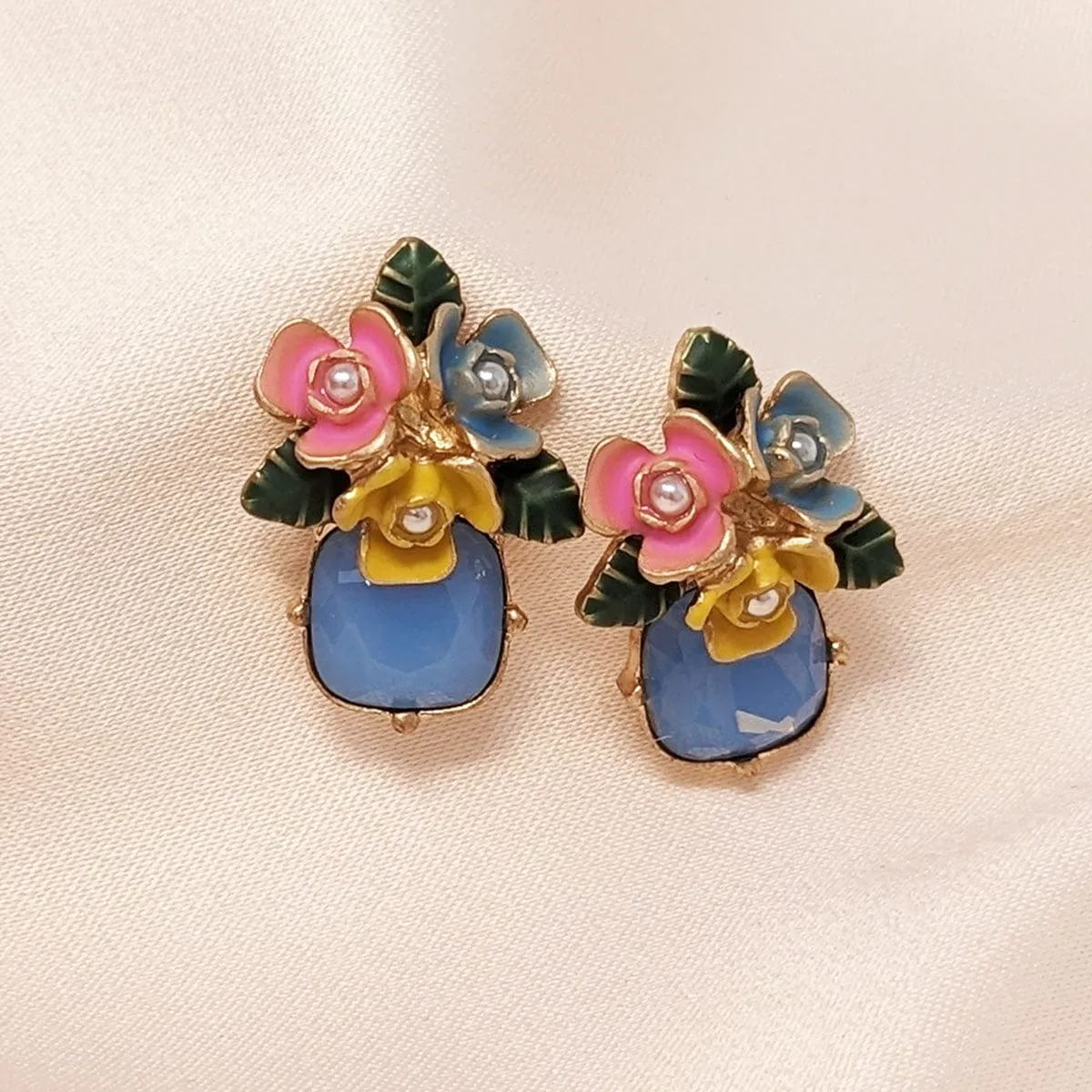 Flower stone stud earrings : Hand painted stud earrings