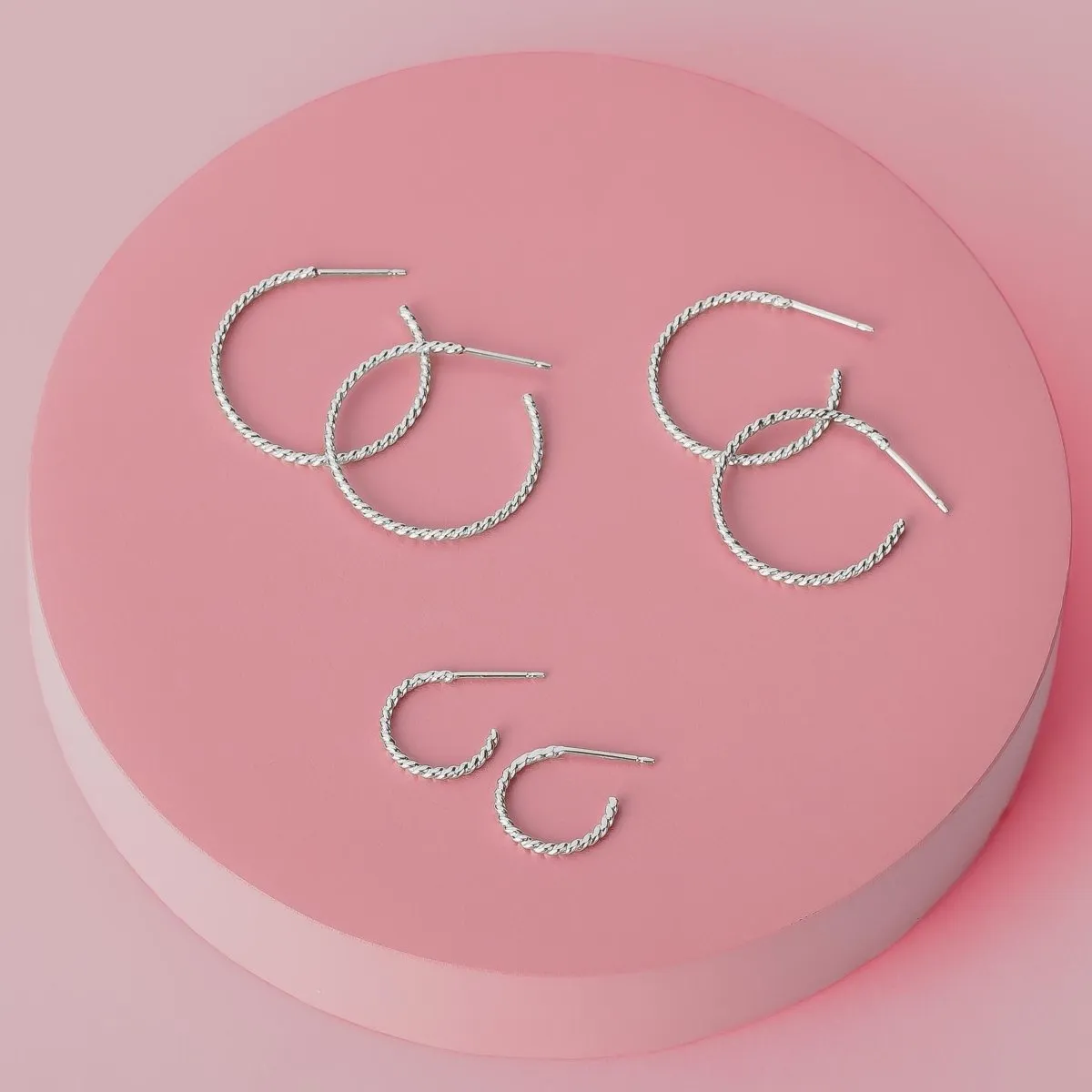 Medium Twist Hoop Earrings