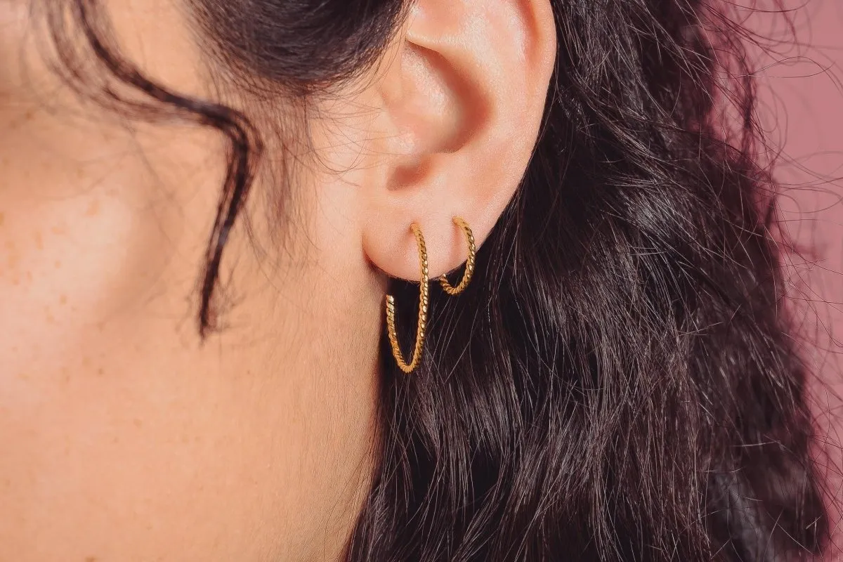 Medium Twist Hoop Earrings