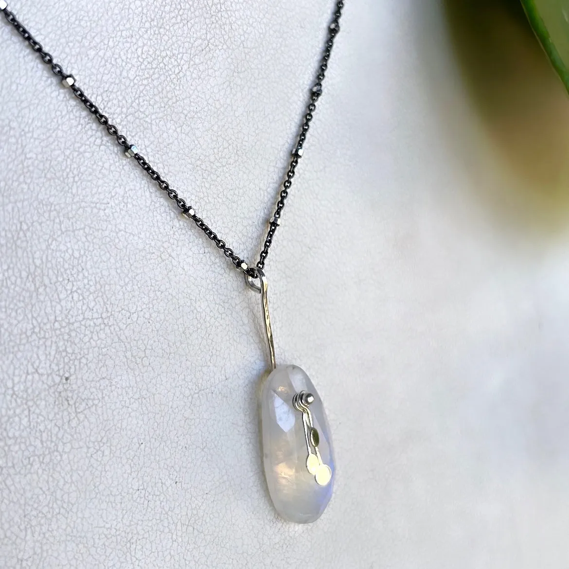 Pendulum dots oval rainbow moonstone necklace