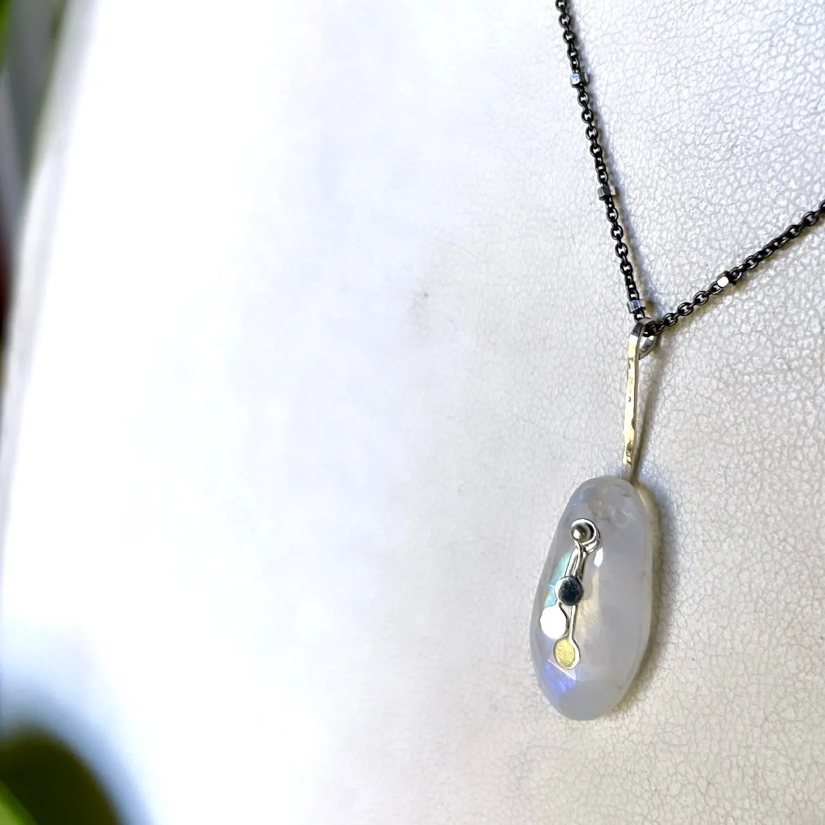 Pendulum dots oval rainbow moonstone necklace