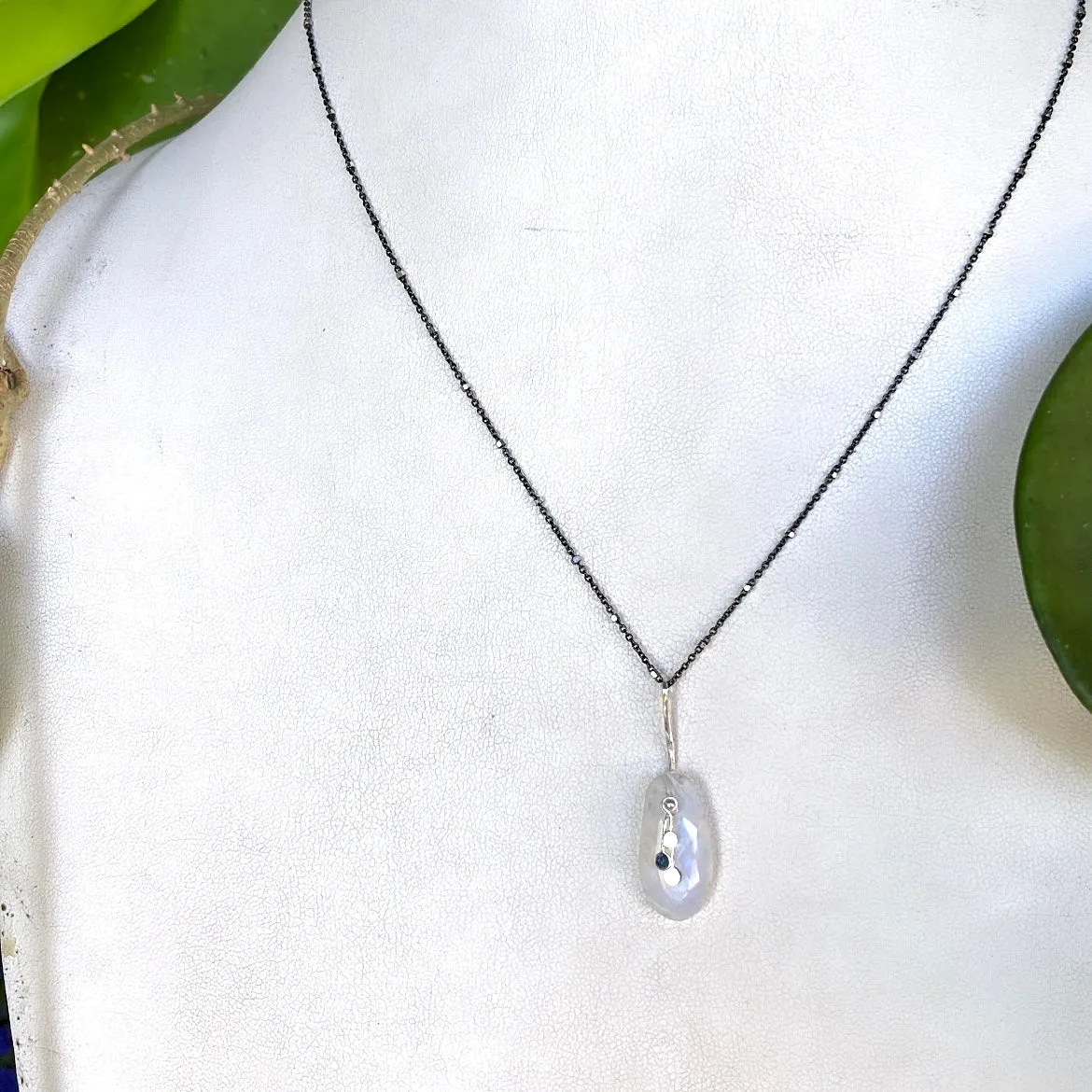 Pendulum dots oval rainbow moonstone necklace